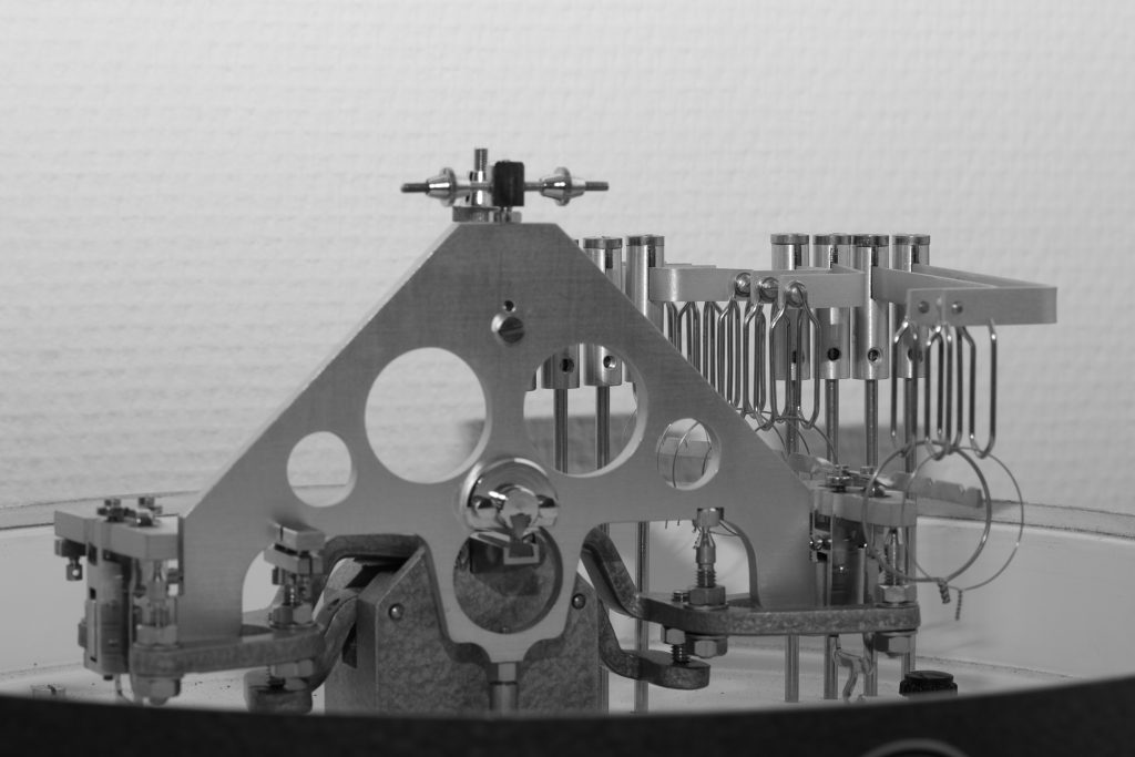 A beam balance: rotational equilibrium when clockwise and anticlockwise torques match