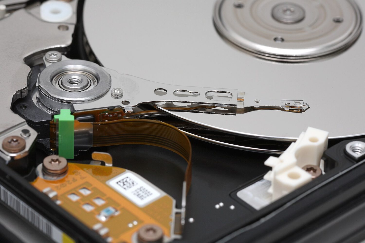 Hard-disk platters: storage is measured in bytes — knowing file size needs width × height × colour depth for images