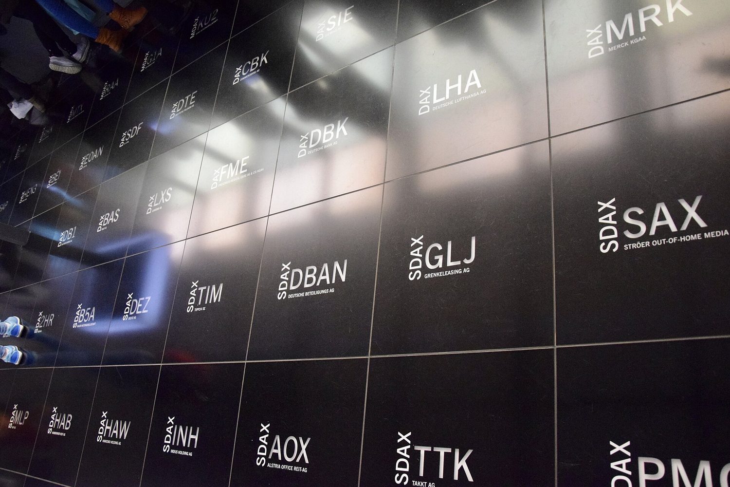 Traders working on the crowded floor of the New York Stock Exchange, surrounded by screens