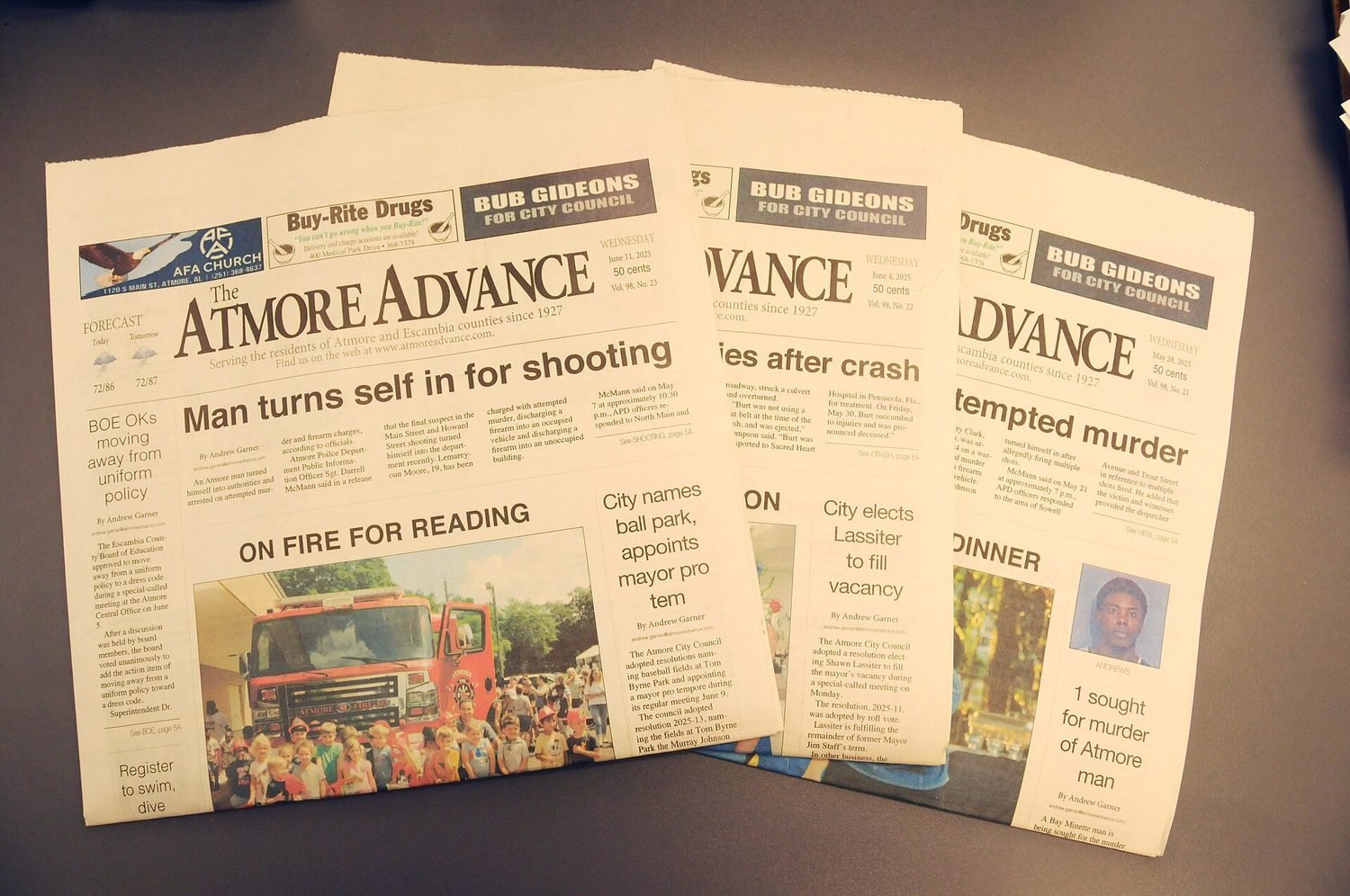 A newspaper front page: articles hook the reader, then inform and entertain with a clear angle